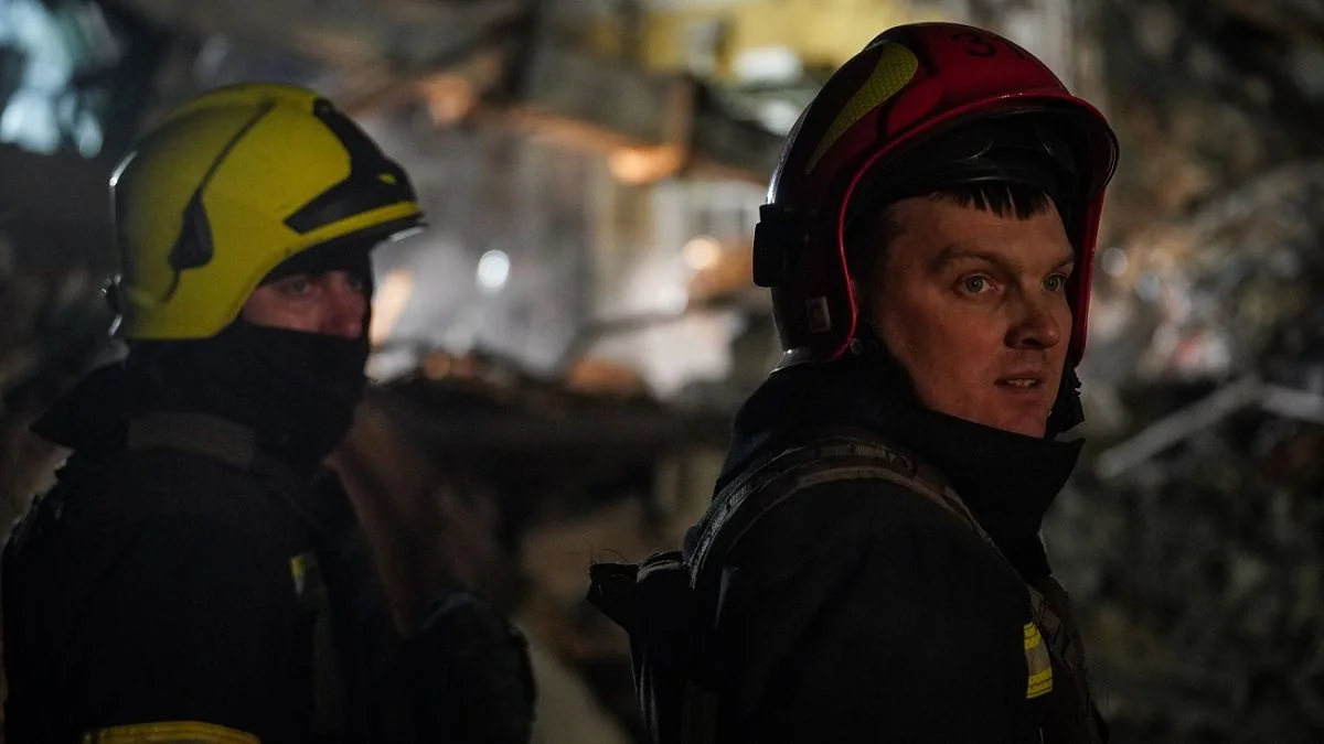 Russian attack kills 2 police officers, injures 6 others