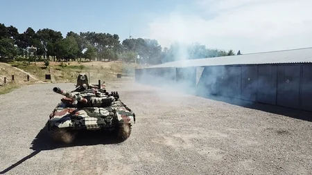 Təlimə cəlb edilmiş tank bölmələri tapşırıqları yerinə yetirirlər - VİDEO