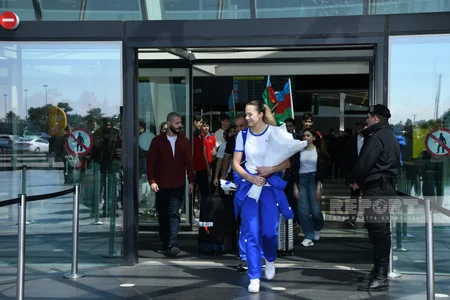 Olimpiadaya lisenziya qazanan Azərbaycanın 3x3 basketbol millisi Vətənə dönüb