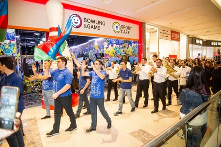 “CinemaPlus” Dövlət Bayrağı Günü münasibətilə parad təşkil edib - VİDEO