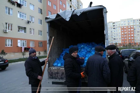 Məcburi köçkün ailələrə bayram sovqatı paylanıb