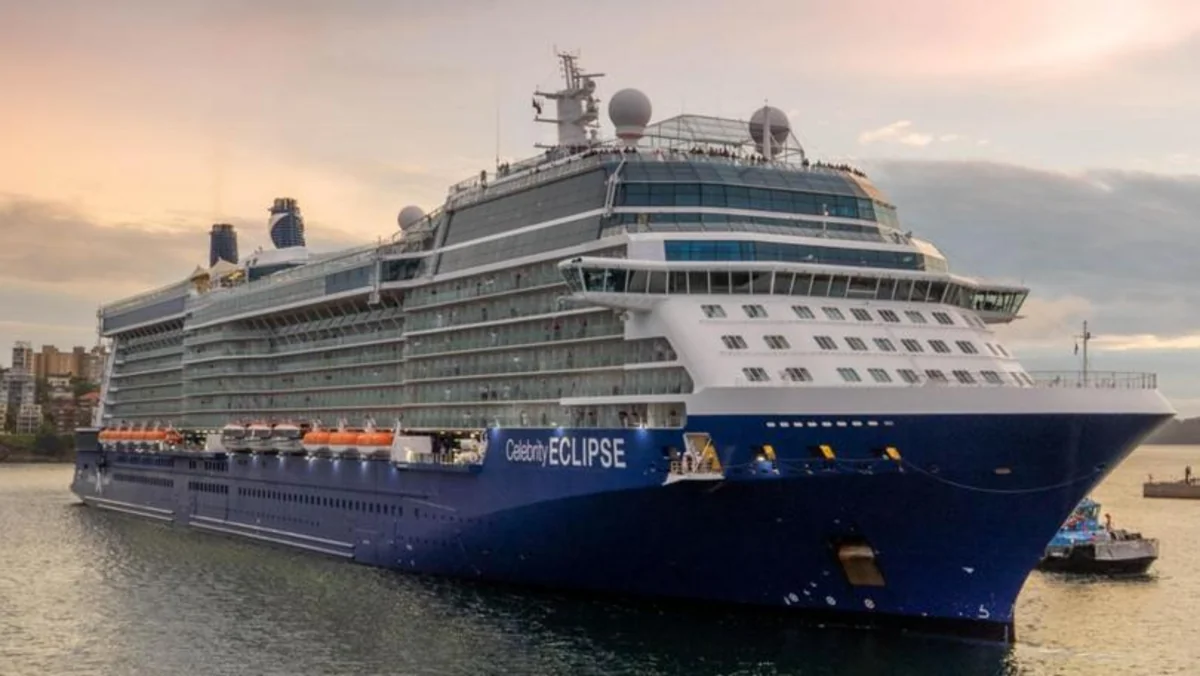 Cruise ship arrives in Sydney with close to 300 suspected COVID cases