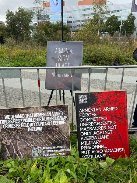 Azərbaycan icması Ermənistanın Niderlanddakı səfirliyi qarşısında piket keçirib