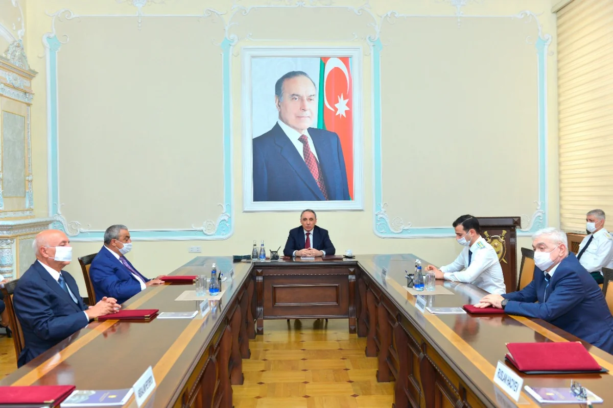 Kamran Əliyev Baş prokurorun sabiq müavinləri ilə görüşdü