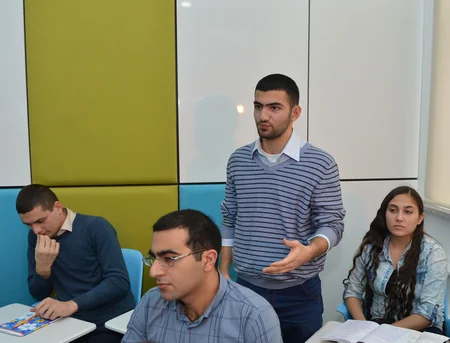 Təhsil naziri SABAH qrupları üçün yaradılan auditoriyada Açıq dərsi izləyib