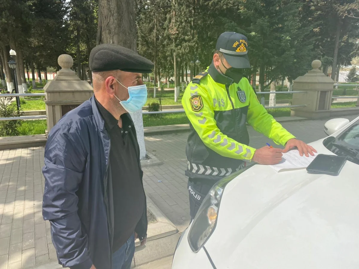 Polis Ağsuda piyadaları və sürücüləri cərimələdi