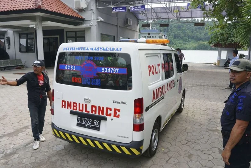 İndoneziyada turist avtobusu dərəyə aşıb, 17 nəfər ölüb, onlarla insan yaralanıb