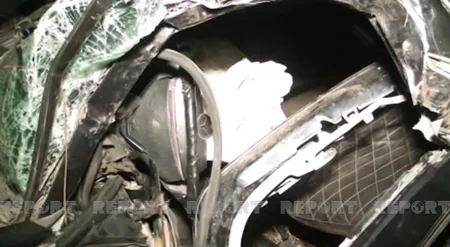 В Исмаиллы автомобиль врезался в дерево, водитель скончался