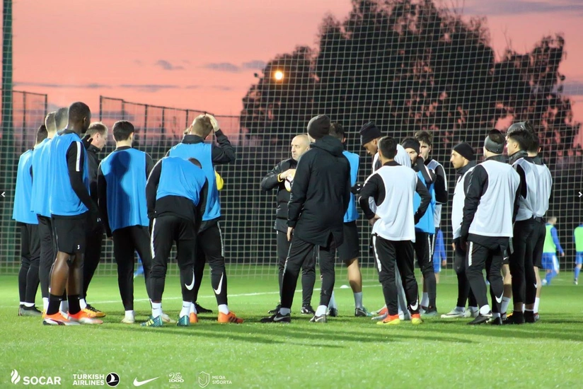 Нефтчи разгромил румынский футбольный клуб