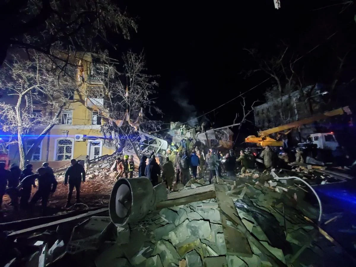 Russian missile destroys Ukrainian apartment building; 3 dead, say police