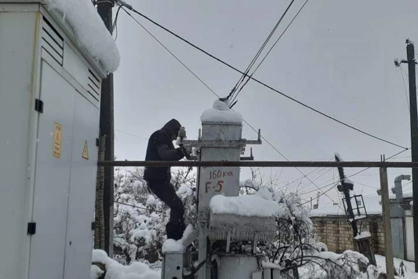 Güclü qar Cəlilabadın 90 kəndini işıqsız qoyub