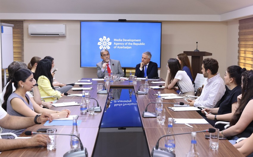 Training on power of journalism in fighting disinformation held in Baku