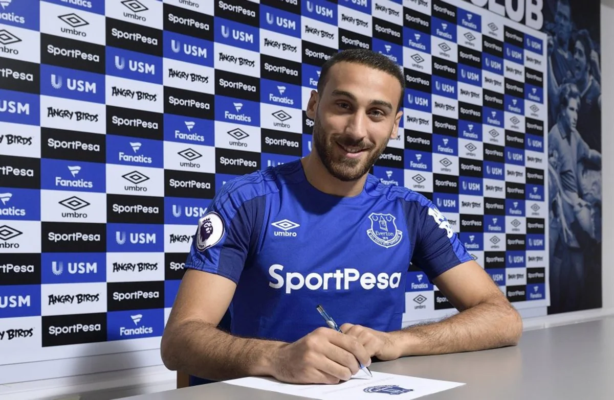 Everton Beşiktaşdan Cenk Tosunu transfer edib