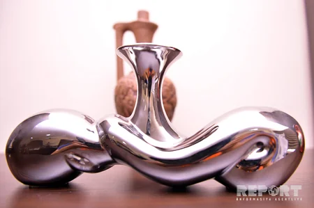 Bakıda 5-10 min manatlıq brend məhsullar niyə yandırılır? - REPORTAJ