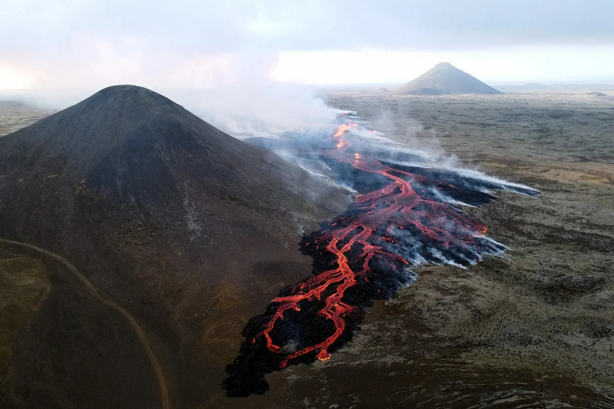 Volcano in Iceland erupts again