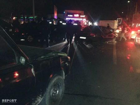 Bakıda kobud qayda pozan sürücü 4 avtomobilin toqquşmasına səbəb olub, xəsarət alanlar var - FOTO