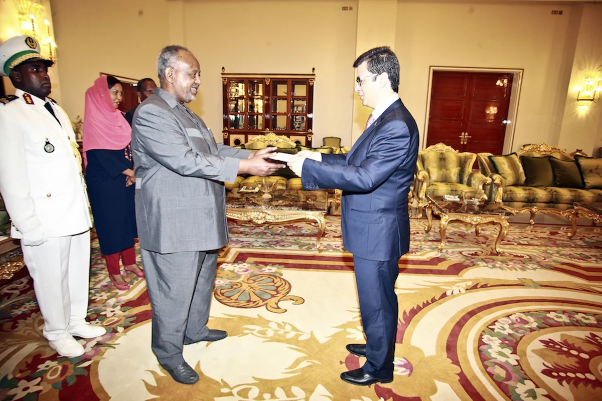 ​Səfir Elman Abdullayev etimadnaməsini Cibuti Prezidentinə təqdim edib - FOTO