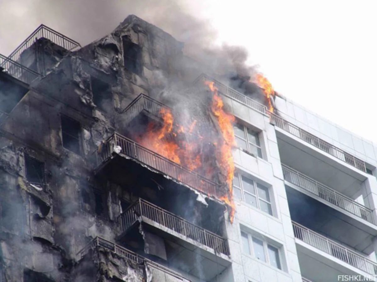 ​Bakıda binada yanğın olub, 2 nəfər yaralanıb, 20 nəfər təxliyə edilib