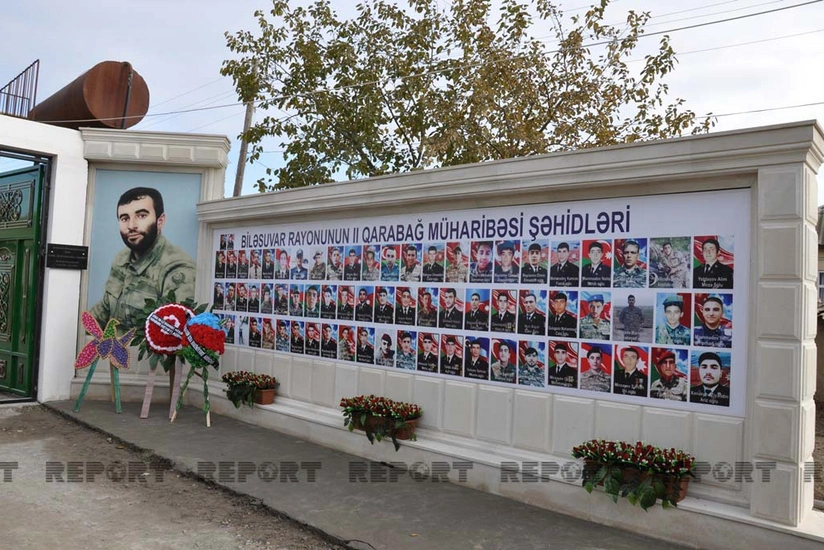 Biləsuvarda Vətən müharibəsi şəhidlərinin xatirə lövhəsinin açılışı olub 