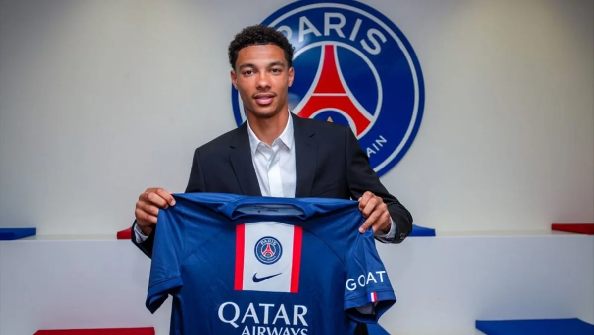 PSG sign Hugo Ekitike