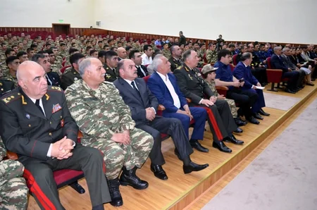 ​Silahlı Qüvvələrin Təlim və Tədris Mərkəzində elmi-praktiki seminar keçirilib