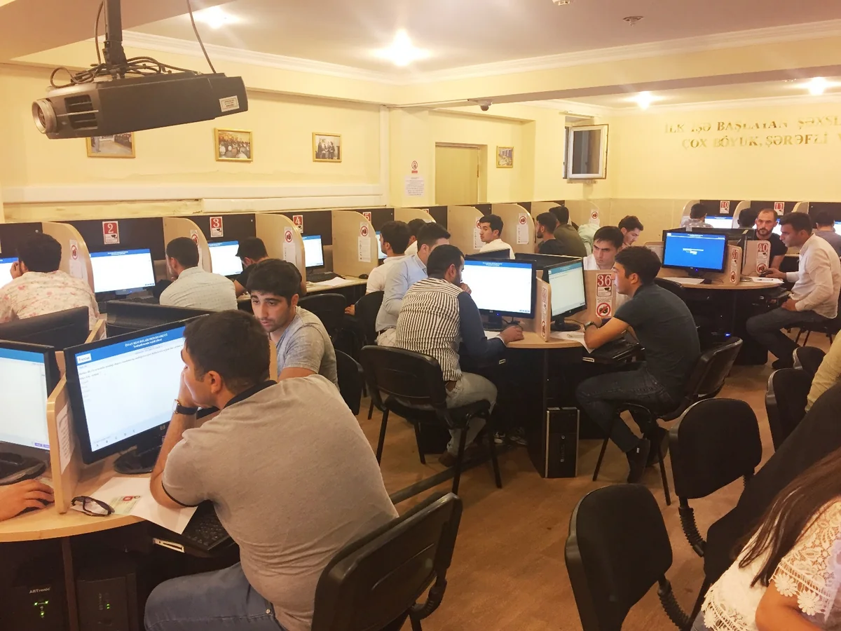 SOCAR-ın təlim mərkəzlərinə şagird qəbulu üzrə test imtahanları keçirilib
