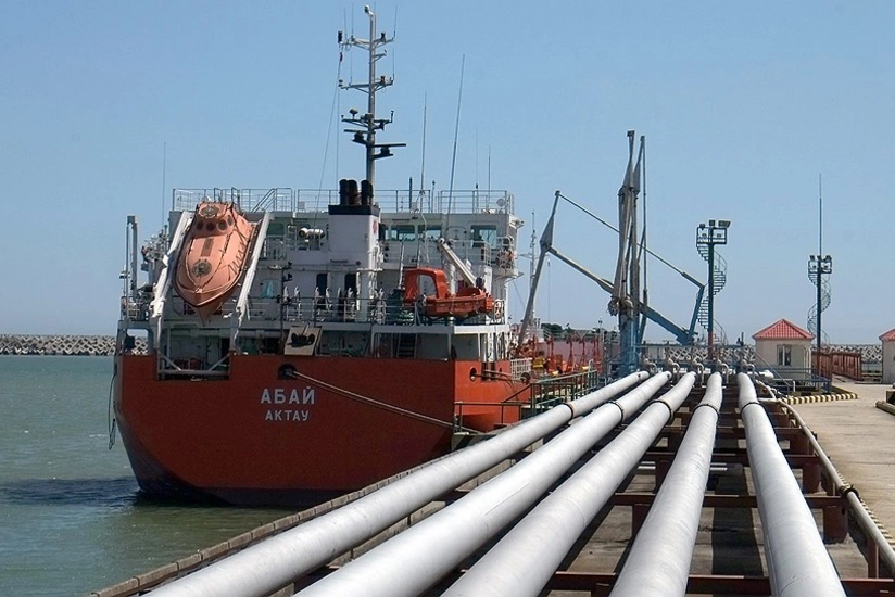 Казахстан увеличил транспортировку нефти из порта Актау в Азербайджан
