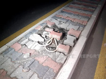 Qaxda avtomobil işıq dirəklərinə çırpılıb, xəsarət alanlar var