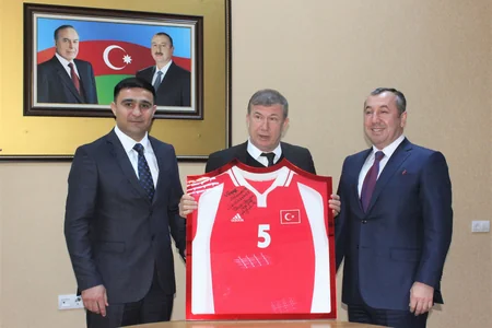 Əfsanəvi futbolçunun Naxçıvana səfəri başa çatıb