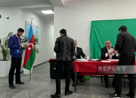 Tələbə-gənclər prezident seçkilərini müşahidə edirlər