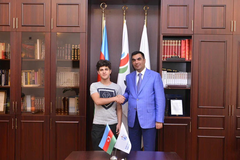 ​Rector Elmar Gasimov meets the prospective student scoring 700 points