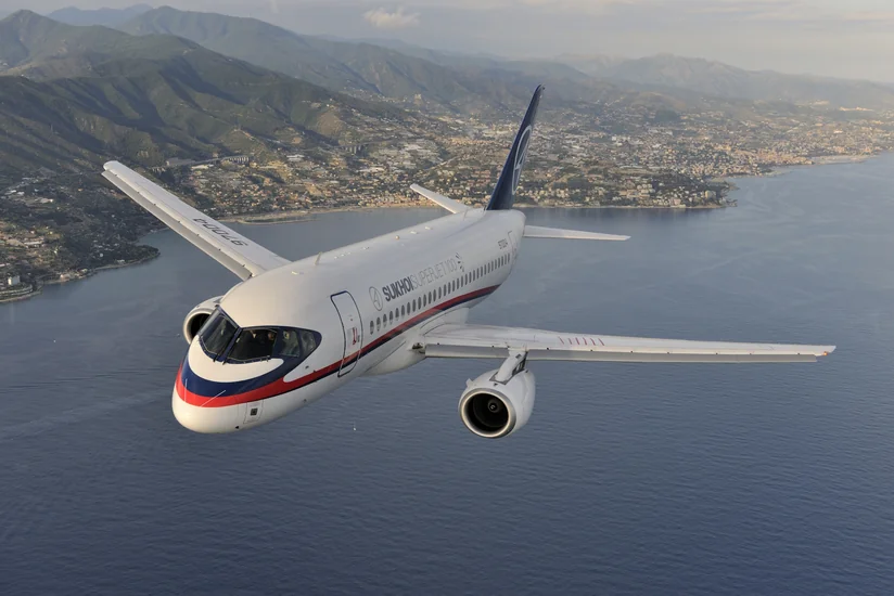 Самолет Sukhoi Superjet совершил аварийную посадку в аэропорту Москвы
