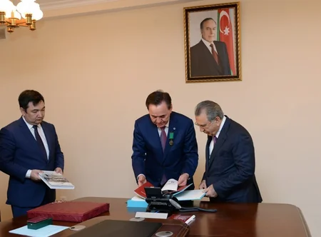 Ramiz Mehdiyev Qazaxıstan nümayəndə heyəti ilə görüşüb