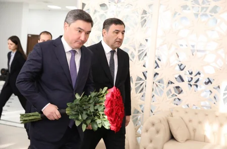 Kazakhstan's Prime Minister Bektenov leaves note in book of condolences at Azerbaijani Embassy in Astana