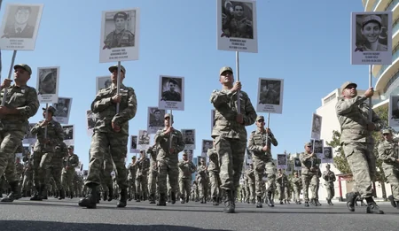İlham Əliyev və Mehriban Əliyevanın iştirakı ilə Bakıda şəhidlərin xatirəsinə yürüş keçirilib