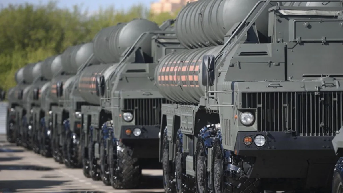 Hulusi Akar: Türkiyə Rusiyadan S-400-ü qurmaq üçün personalın gəlməsini gözləyir