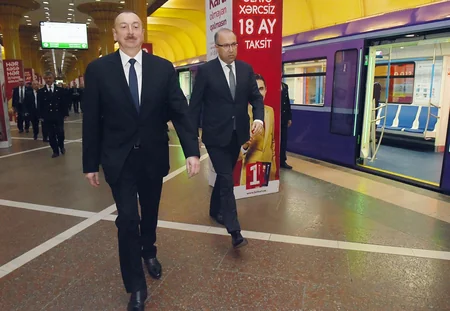 Prezident İlham Əliyev paytaxta gətirilən yeni metro qatarlarında yaradılan şəraitlə tanış olub - YENİLƏNİB