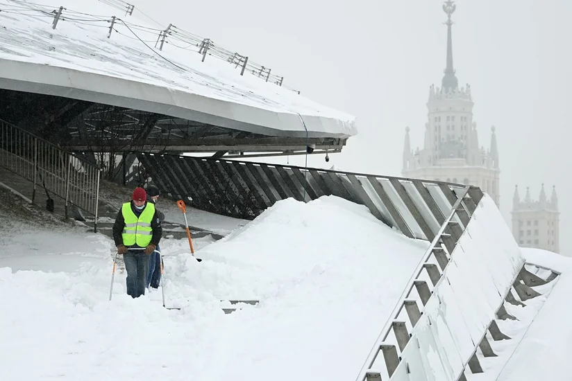 Аэропорт в Москве переполнен пассажирами задержанных рейсов