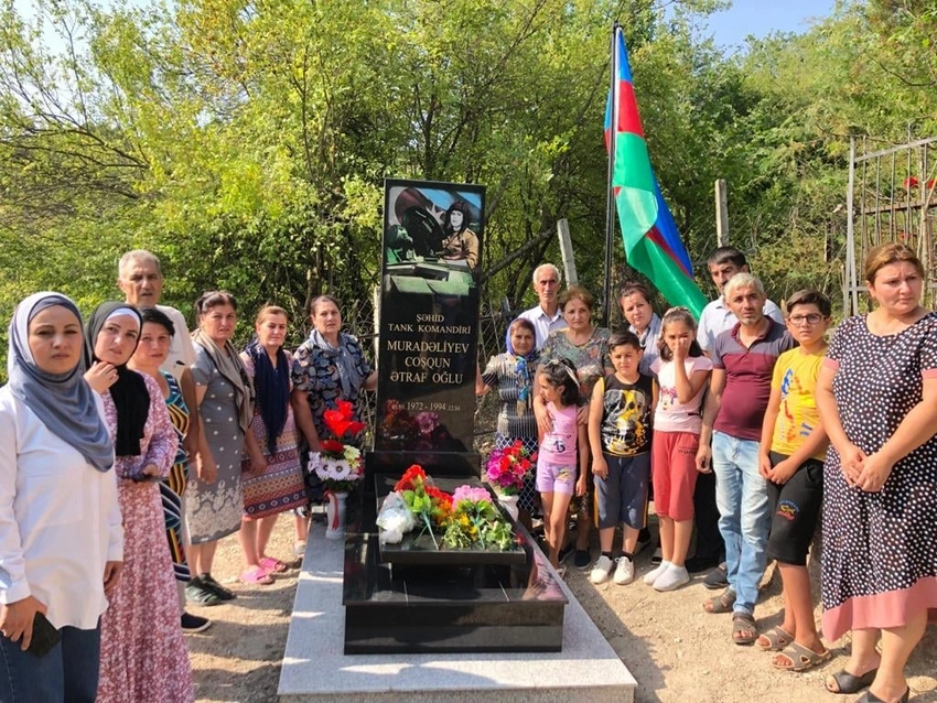 Birinci Qarabağ müharibəsində şəhid olmuş iki tankçımızın məzarı bərpa edilib