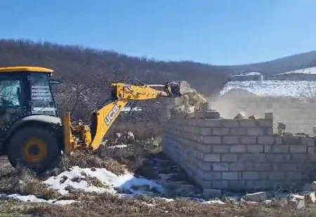 Qubada qanunsuz tikili sökülüb
