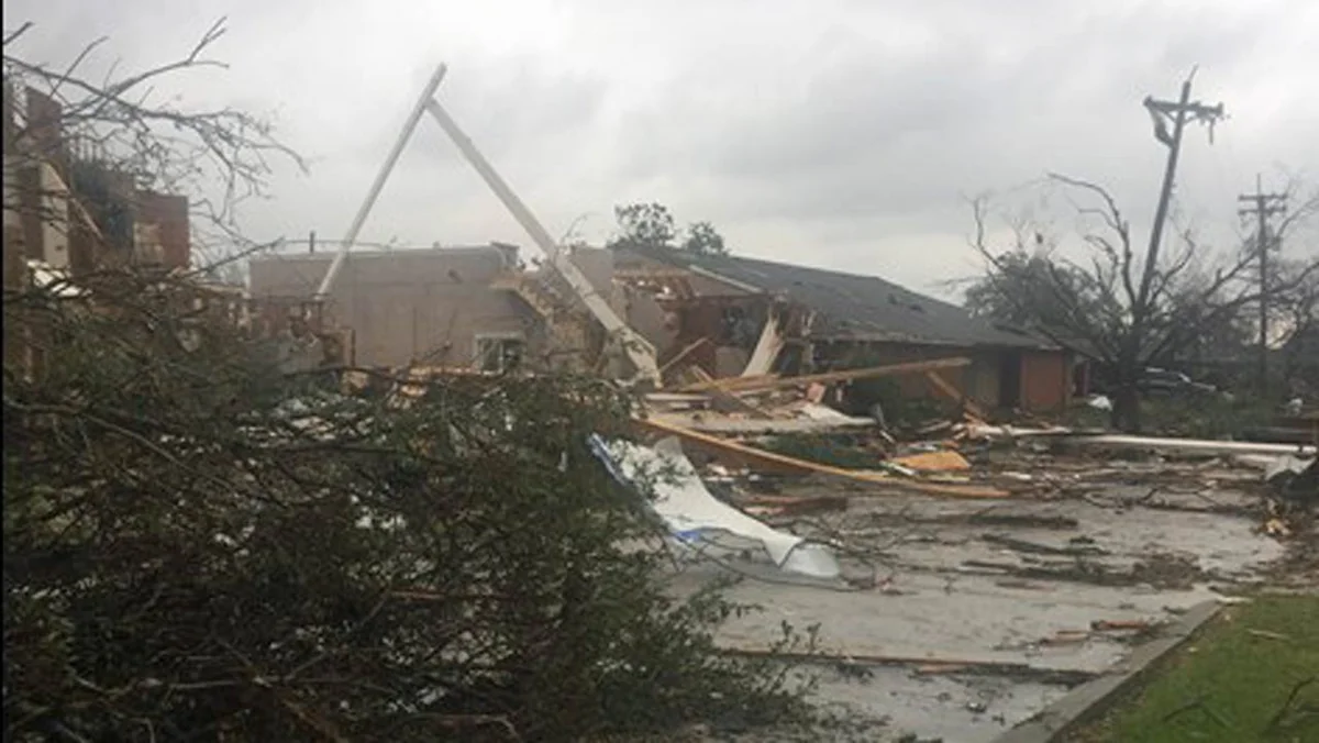 ABŞ ştatı ardıcıl tornado hücumuna məruz qalıb, xəsarət alanlar var