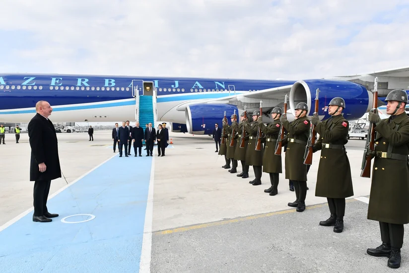Президент Ильхам Алиев прибыл с рабочим визитом в Турцию
