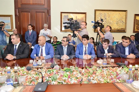 SOCAR prezidenti Bakı 2015də yüksək nəticələr göstərən “Neftçi” İdman Klubunun heyəti ilə görüşüb