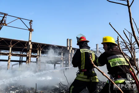 Bakıda dəmir tullantılarının qəbulu məntəqəsində baş vermiş yanğın söndürülüb