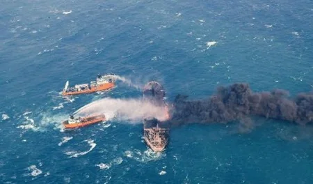 Çin sahillərində yanan İran tankeri batıb, 32 nəfərdən ibarət heyət üzvü ölüb - YENİLƏNİB