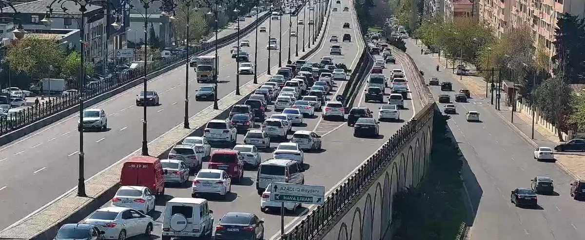 Mərkəz və metronun “20 Yanvar” stansiyası istiqamətində sıxlıq yaranıb