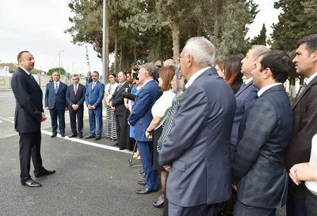 Prezident İlham Əliyev Nardaran sakinləri ilə görüşüb - FOTO