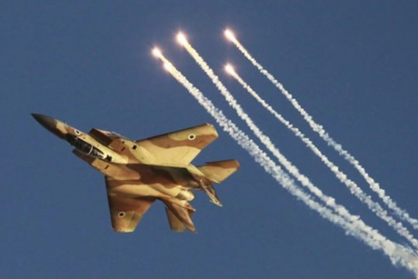 İsrail qırıcıları Beyrut hava limanı yaxınlığına zərbələr endirib