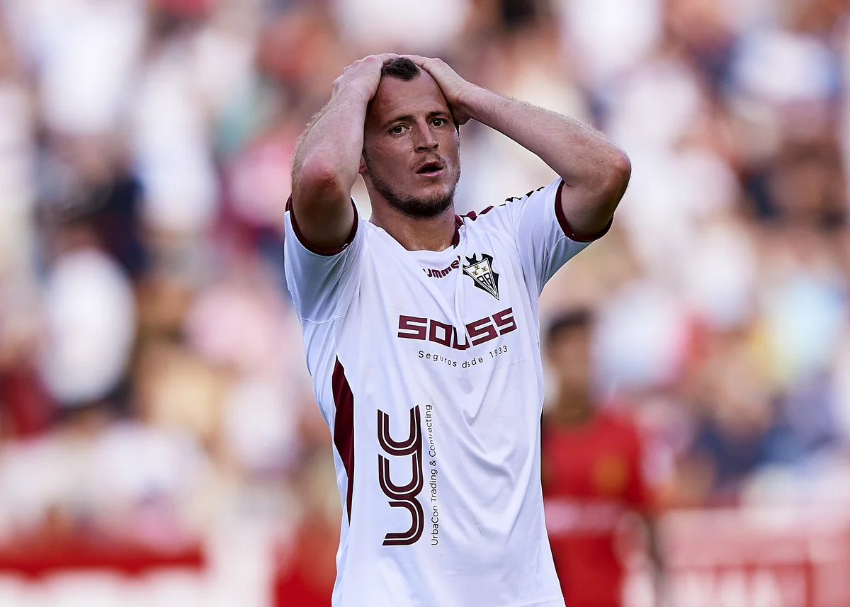 Ukraynalı futbolçu müharibəyə görə karyerasını dondurub
