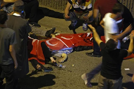 Türkiyədə ötən gecə yaşananlar - FOTOREPORTAJ